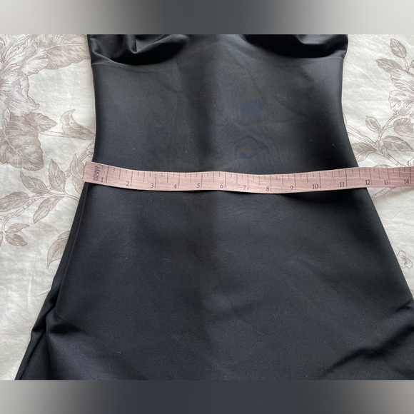 SKIMS Core Sculpt Mid Thigh Bodysuit Shorts XL Black Shapewear Smoothing Classic - Picture 9 of 10